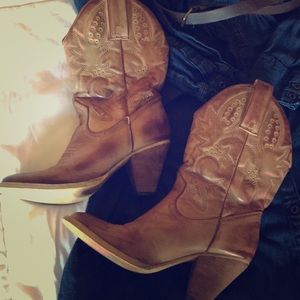 Heeled cowboy boots